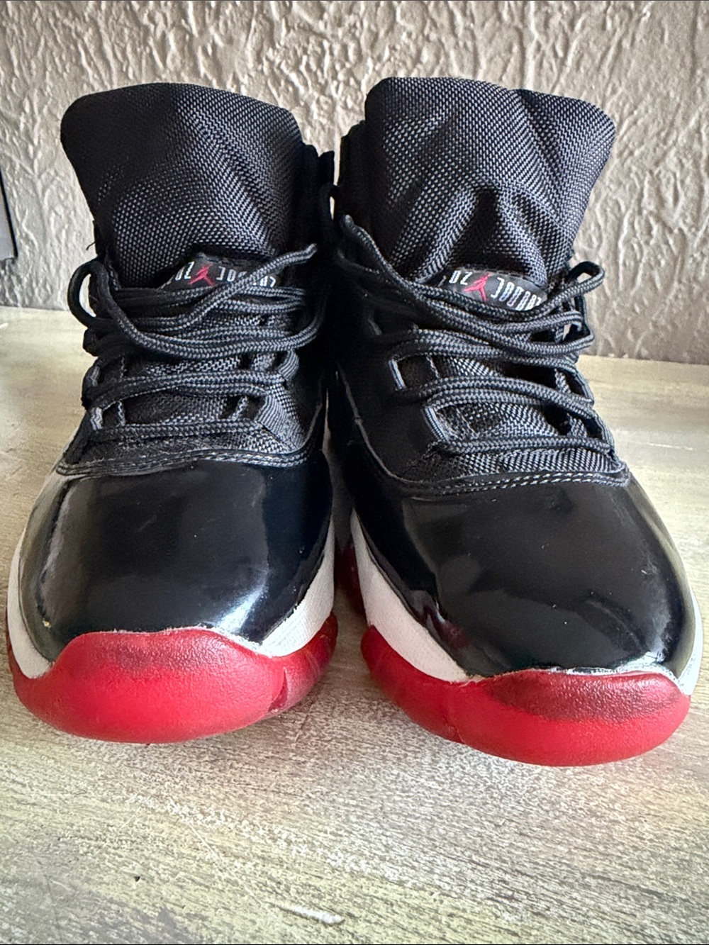 Jordan Mens Black and Red High-Top Sneakers size 8